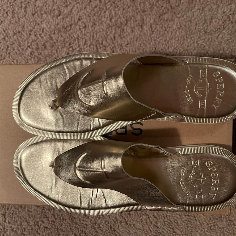 Sperry Seaport thong shoe, size 9